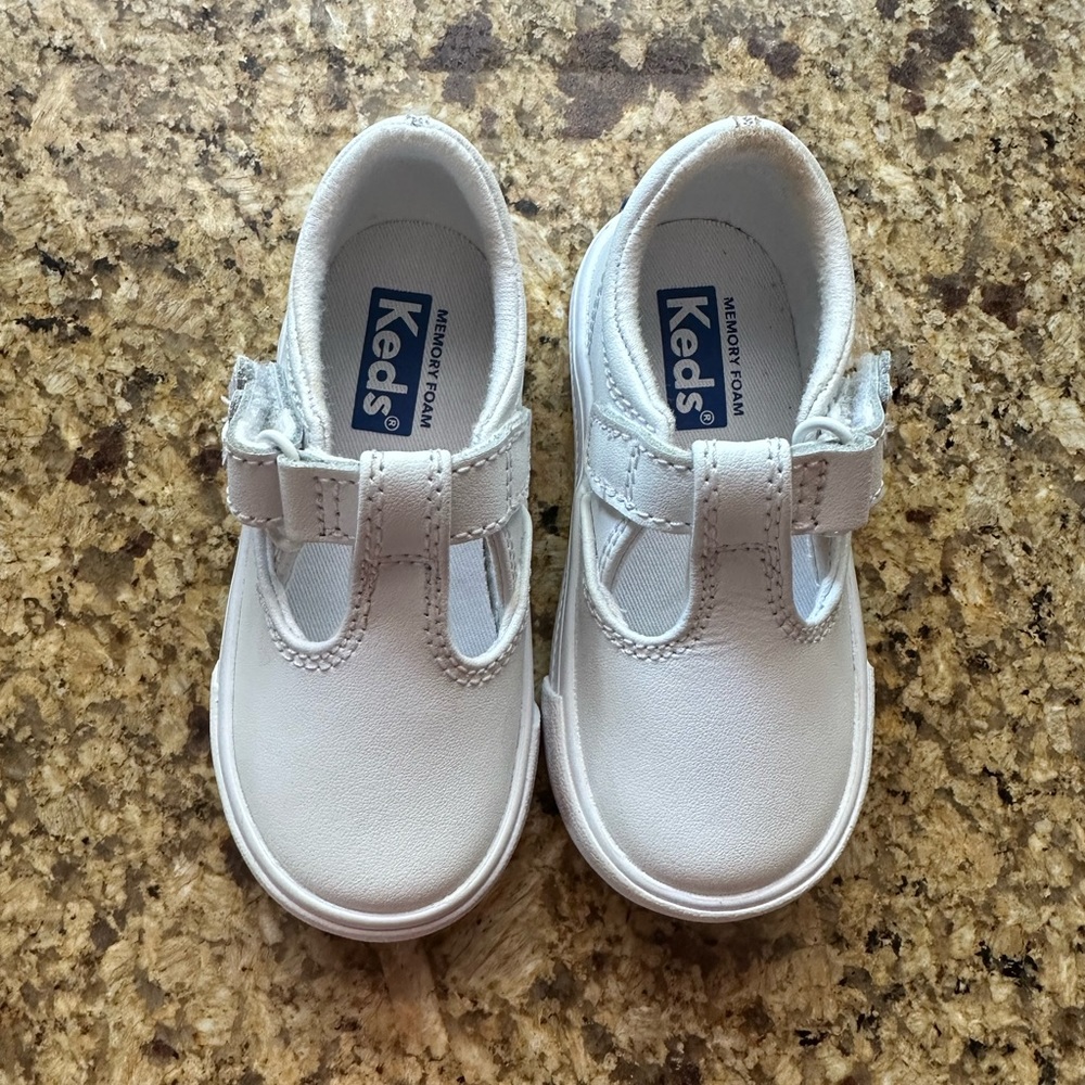 NEW IN BOX Toddler Keds 5 1/2 WIDE